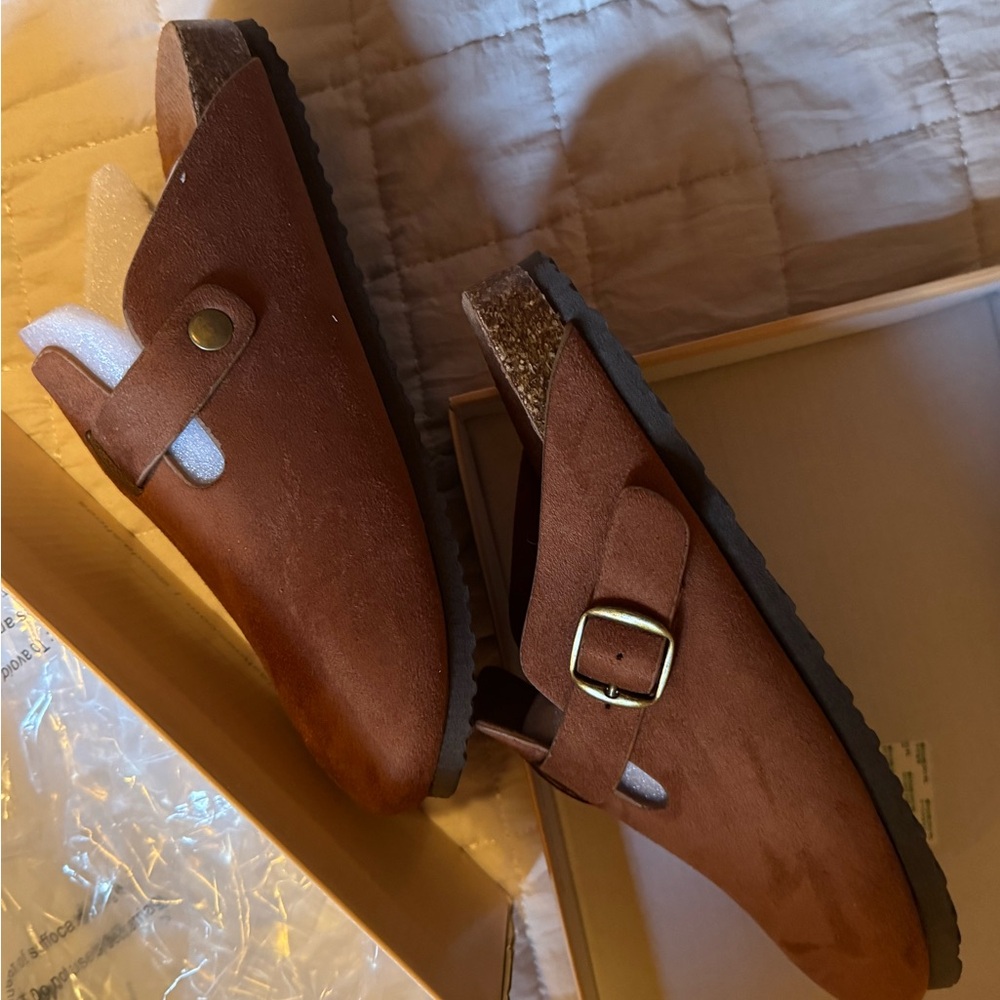 Soda Slip on Suede Clogs NEW IN BOX - Picture 5 of 7